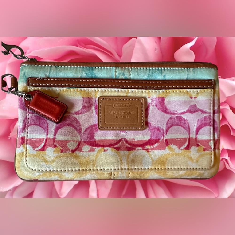 Coach Hamptons Weekend Signature Watercolor Wristlet - Picture 2 of 12